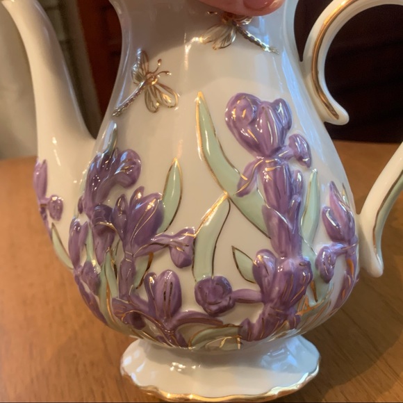 Lenox The Springtime Splendor Teapot - Picture 4 of 16
